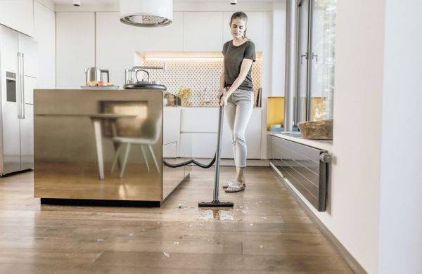 Строительный пылесос Karcher WD 2 Plus S V-15/4/18 1000 Вт желтый